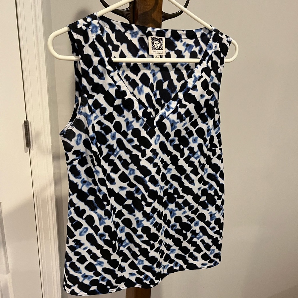 Sleeveless blouse
